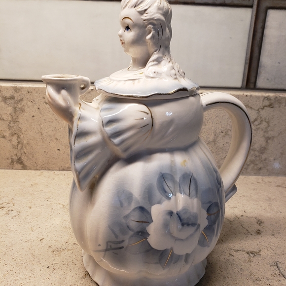 Singing China teapot in great vintage condition. - Picture 2 of 6